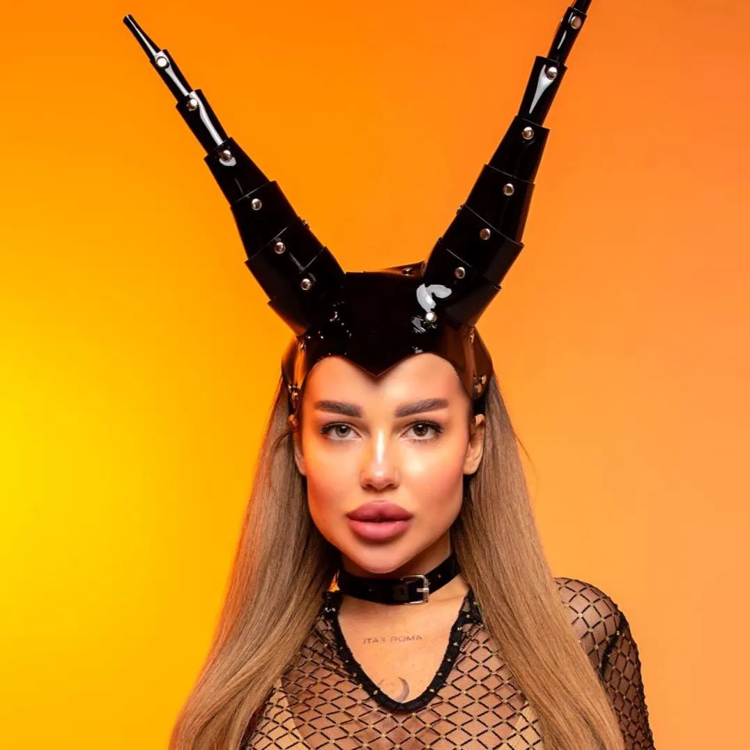 Dark Witch Costume with Horns and Spine